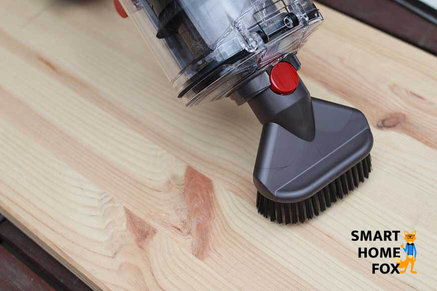 Dyson V12 Slim: Stubborn dirt brush